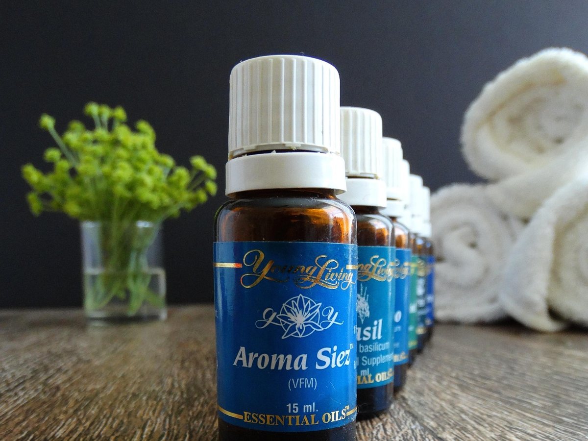 Huiles essentielles et fleurs pour un rituel de massage