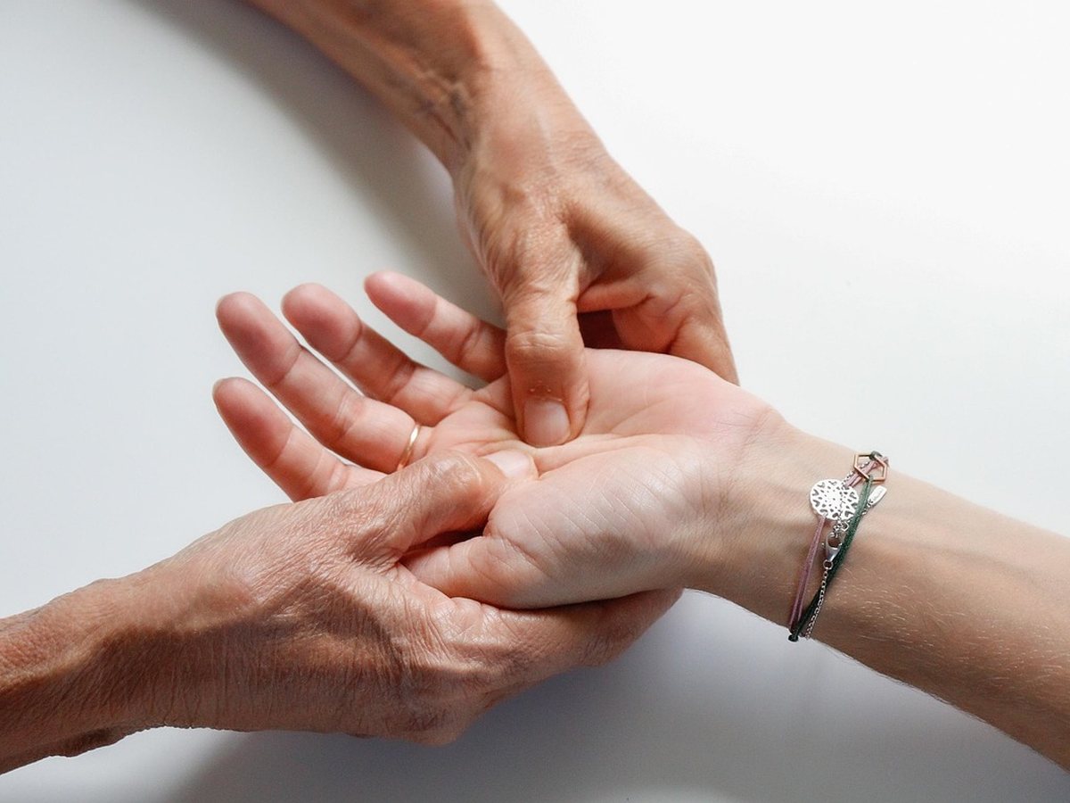 Massage des mains tout en douceur